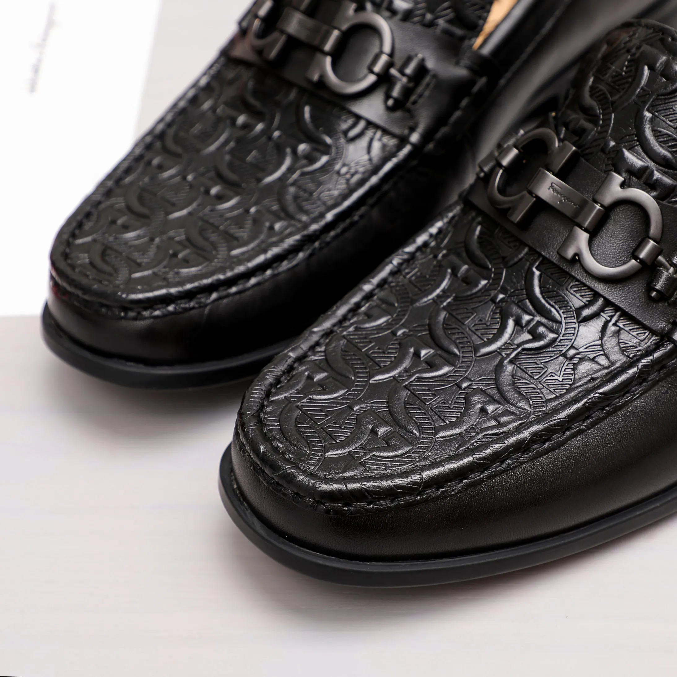 Men's clothing and shoes 💰460 🔥Ferragamo's new men's casual slip-on shoes🇨🇳Official website original 1:1 mold opening, original quality💯Fine workmanship, high-end luxury☘The upper is made of imported Italian first-layer cowhide🌴Luxury🐂leather lining🍓Rubber wear-resistant and non-slip outsole, breathable and comfortable to wear🍍The first choice for high-end men, black, size 38-45